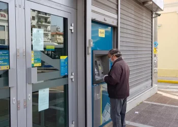 ה' יעזור!: מאבטח בבנק נתרם לעזרת הקשישים, זכר את הקוד – וגנב