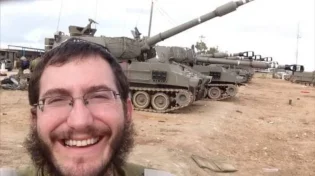 אשרי יולדתו: בחור חבדניק הציל גבר כבן 80 שנחנק מנקניקיה