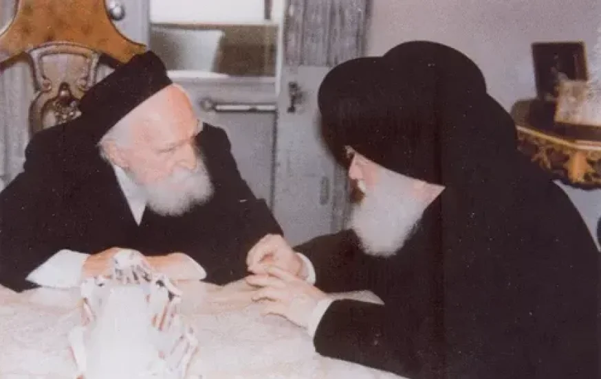 הרב משה פיינשטיין הפתיע את הנדיב: "שכחתי להודות לך על כוס התה" הרב משה פיינשטיין הפתיע את הנדיב: "שכחתי להודות לך על כוס התה"