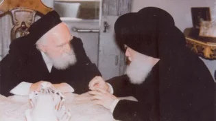 הרב משה פיינשטיין הפתיע את הנדיב: "שכחתי להודות לך על כוס התה"