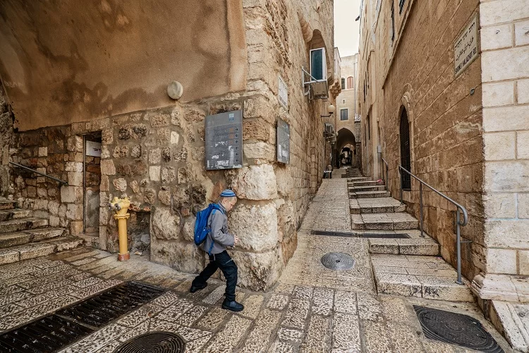 מיסיון בעיר ירושלים מאיים ללכוד ברשתו נוער אומלל מיסיון בעיר ירושלים מאיים ללכוד ברשתו נוער אומלל