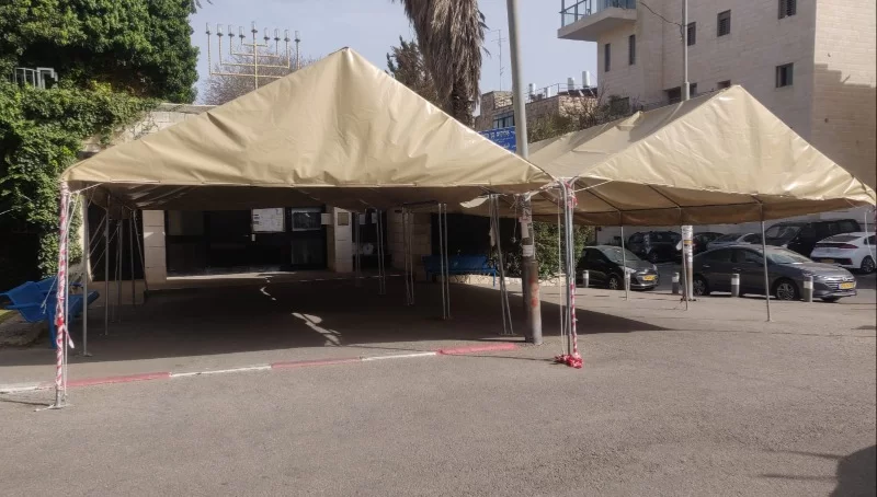 עיריית ירושלים זועמת: "לא יהיו מנייני קורונה" - והתחילה לחלק צווי פינוי