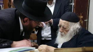 מפעים: מרן שר התורה הגר"ח קנייבסקי ניגן שוב ושוב: "בערב פסח צריך לסיים את הש"ס" 