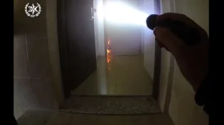 השוטר זינק לחלץ ילד בן 10 מדירה שעלתה בלהבות