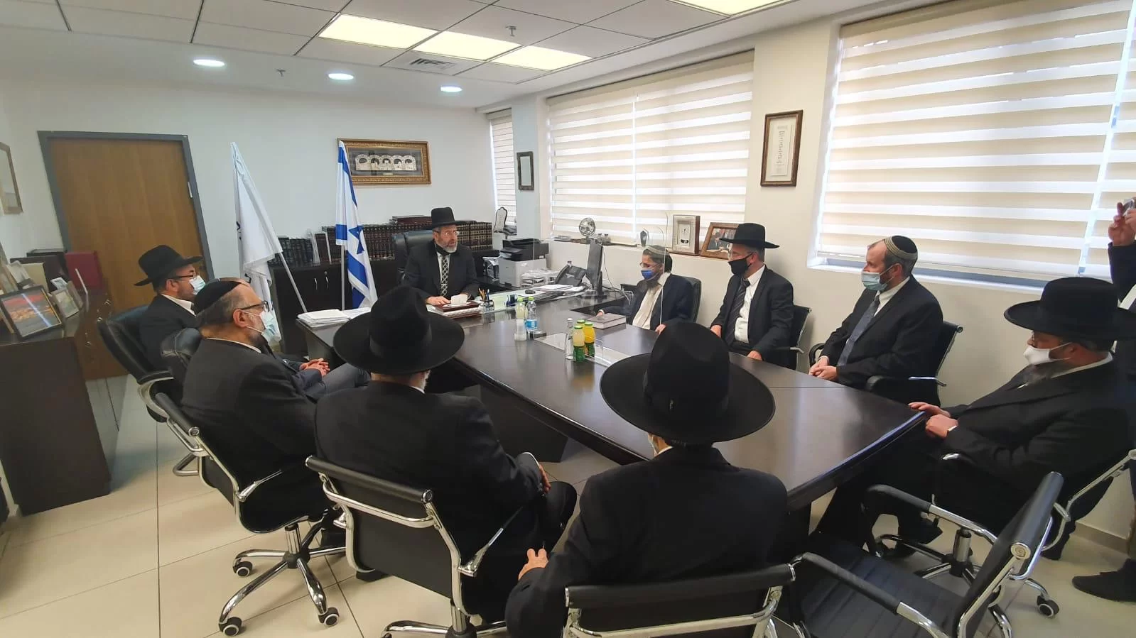 תחת ידו של הגר"ד לאו: שישה דיינים חדשים מונו למערך הגיור תחת ידו של הגר"ד לאו: שישה דיינים חדשים מונו למערך הגיור