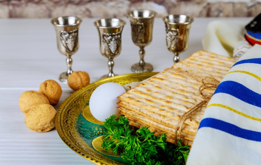 "גם האם חייבת במצוות ’והגדת לבנך’"- מהי חובת הנשים למצווה? "גם האם חייבת במצוות ’והגדת לבנך’"- מהי חובת הנשים למצווה?