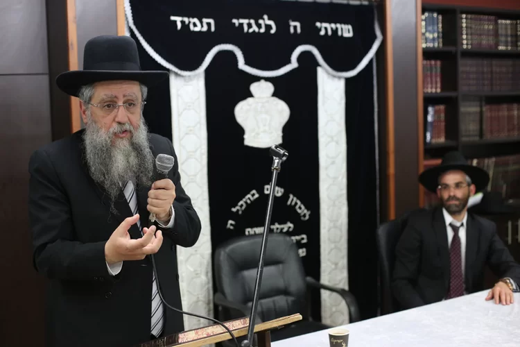 הגר"ד יוסף במתקפה נגד החינוך החילוני: "הולכים עם סכינים בכיסים"