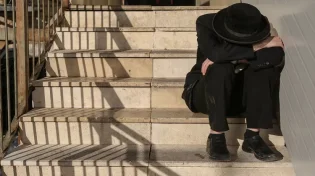 מזעזע: ההסתה מחלחלת: בחור חרדי הוכה עד זוב דם על ידי נוסע חילוני