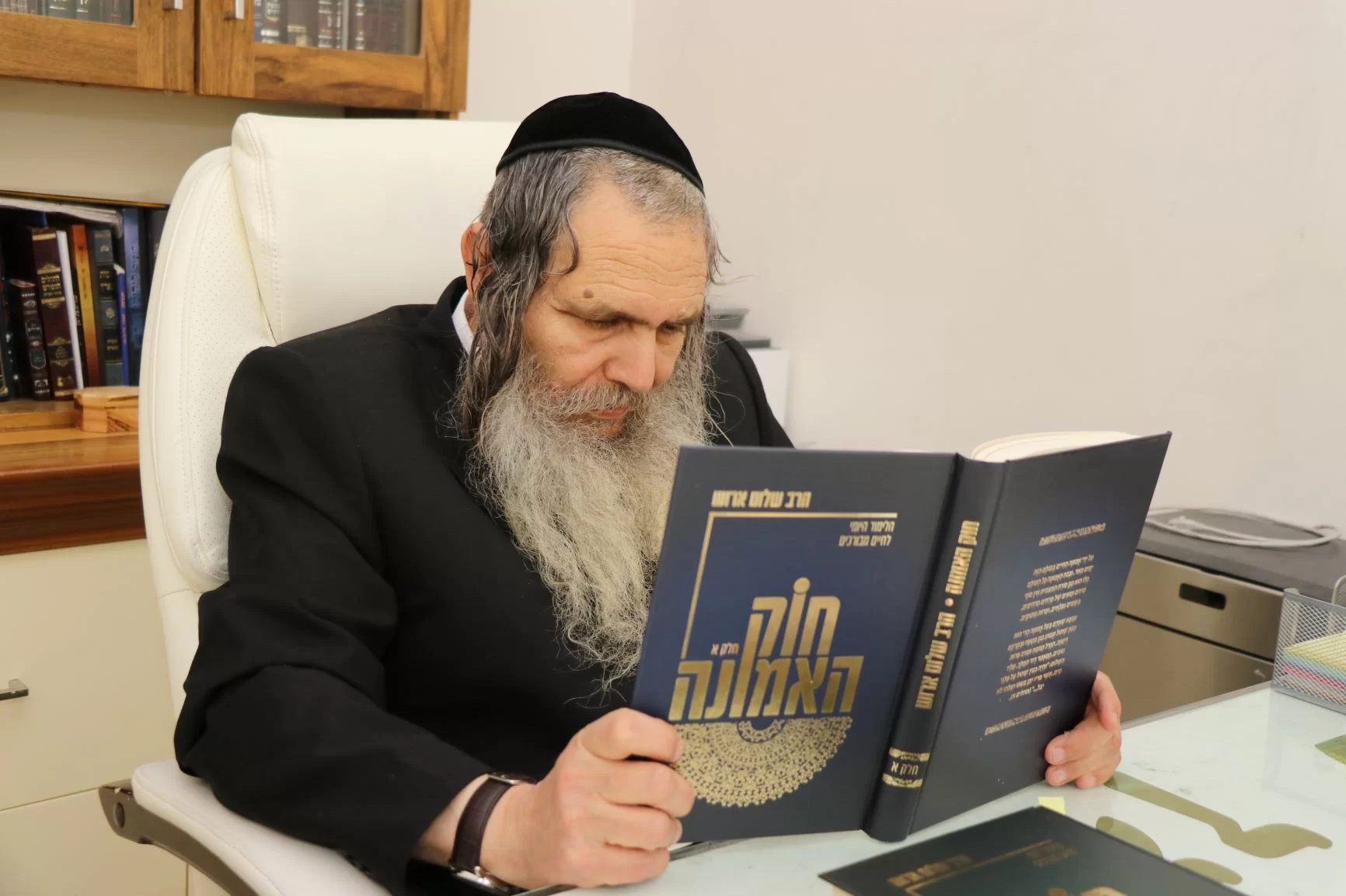  הרב שלום ארוש בבשורה חדשנית ומפתיעה בעולם הספר התורני