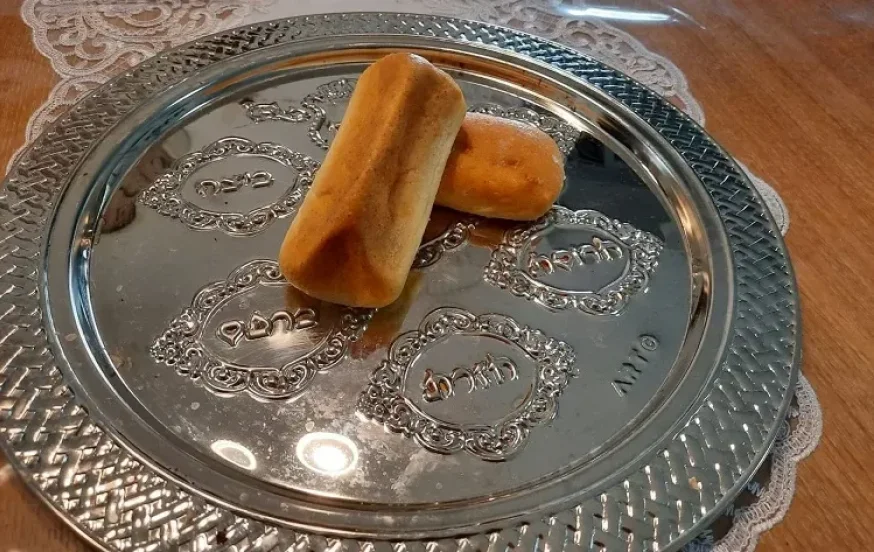 מה מברכים על לחמניות כשרות לפסח? ברכה על לחמניות כשרות לפסח מה מברכים על לחמניות כשרות לפסח? ברכה על לחמניות כשרות לפסח