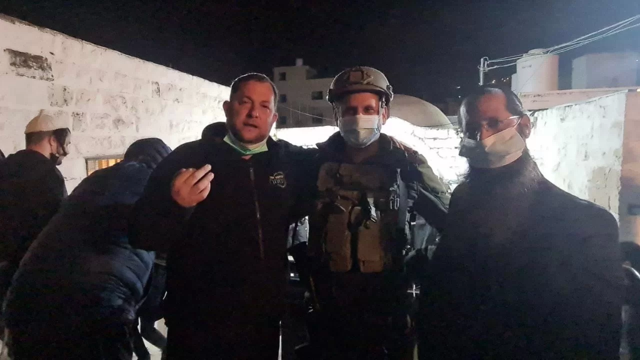 עשור לרצח בן יוסף לבנת בשכם: אלפים עלו הלילה לקבר יוסף הצדיק