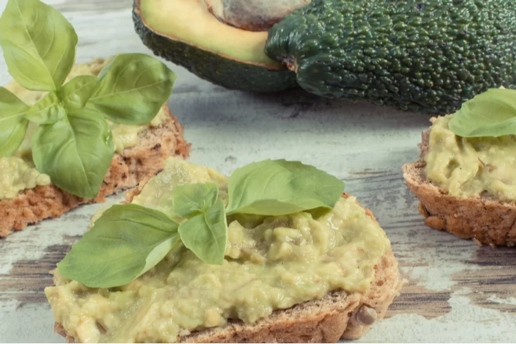 הפיתרון לנשנוש: אבוקדו הפיתרון לנשנוש: אבוקדו