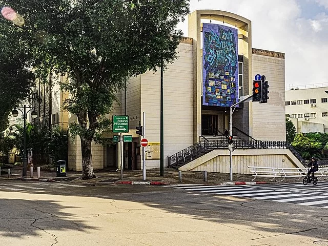הציתו ארון קודש בב’’ב, ובית כנסת ברמת גן  