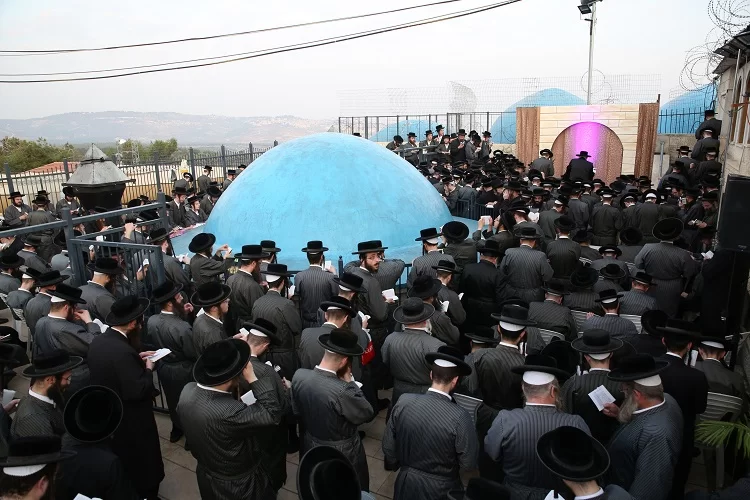 זעם חרדי: במשרד הבריאות שוקלים להטיל הגבלות לציון הרשב"י