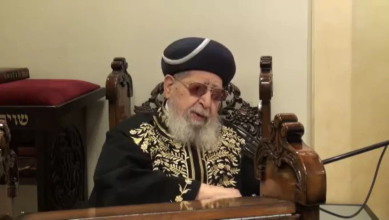 מרגש: חידושים נפלאים והגהות עצומות שחידש בימי נעוריו מרן פאר הדור רבי עובדיה יוסף זצוק"ל