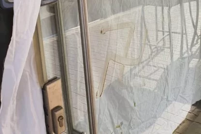 ביום השואה: צלבי קרס רוססו על חנות חרדית ברמת גן