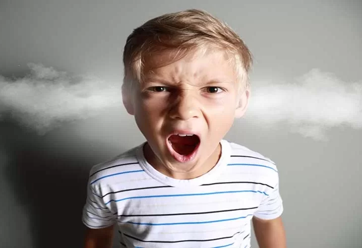 האם מותר לתת סטירה לילד?