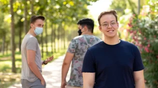 ממחר: תבוטל חובת עטיית מסכות בשטח פתוח