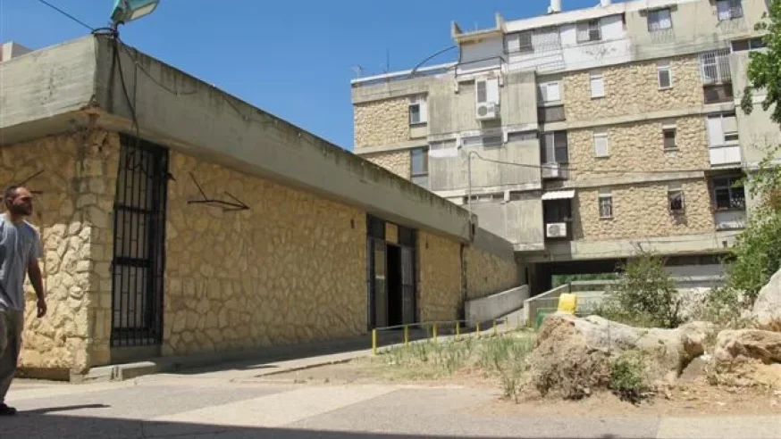 סייר גילה רימון נפץ על אדן חלון במדרשת בית שמש סייר גילה רימון נפץ על אדן חלון במדרשת בית שמש
