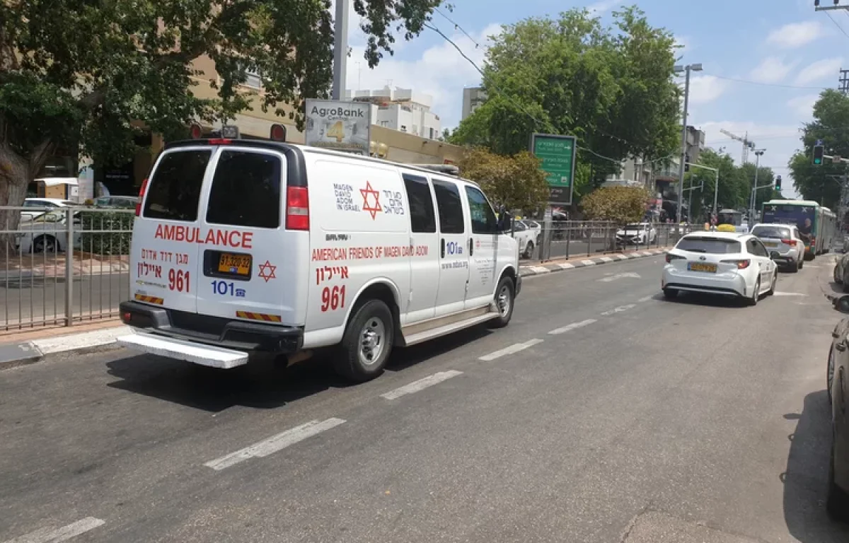 "אפילו נחש כרוך על עקבו" - ברחבת בית הכנסת: נחש צפע הכיש את המתפלל