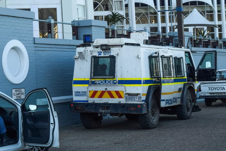 פוגרום בקהילה היהודית ביוהנסבורג: חתכו את הטלית וקשרו את הרב פוגרום בקהילה היהודית ביוהנסבורג: חתכו את הטלית וקשרו את הרב