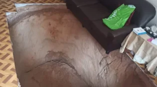 בהלה: בולען בעומק שלושה מטרים נפער בסלון בית ברמת גן