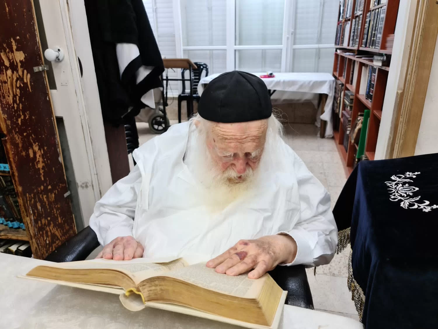 שני ’חיובים’ שוים במנין הנץ של מרן הגר"ח קנייבסקי הביאו לעריכת גורל נדיר ע"י מרן