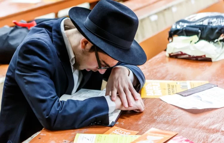 כך תישארו ערניים בתפילה בבתי כנסת כך תישארו ערניים בתפילה בבתי כנסת