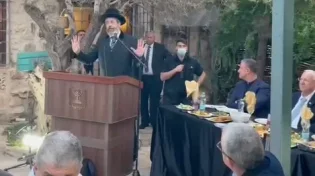 הרב הראשי הגיע לכבד את הרמאדן באבו גוש: "הוא יעשה שלום עלינו"