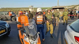 פיגוע ירי בצומת תפוח: מרדף מתנהל אחר המחבלים