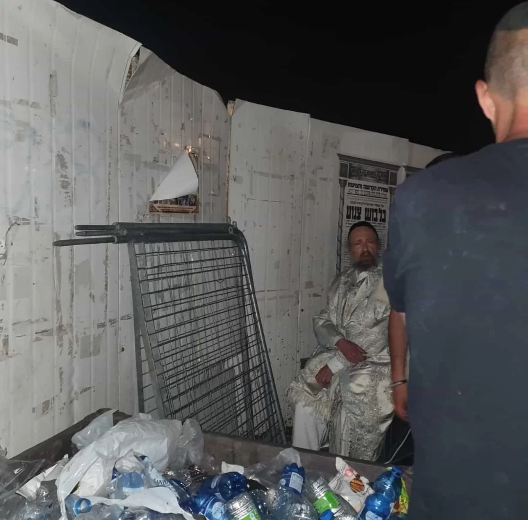 הצדיק המקובל הרב קוק מטבריה כעת במקום האסון בהר מירון בדמעות