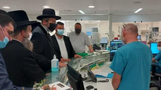 מעמד תפילה לרפואת פצועי אסון מירון בבית החולים רמב"ם בהשתתפות הרב הראשי