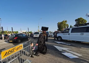 הרבי מקרלין במתקפה נגד פגיעה בשוטרים: "איך אפשר לפגוע ביהודי אחר, מי נותן הצדקה?"