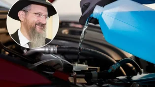 קידמת הטכנולוגיה: רבה של רוסיה בירך על מים מהאוויר שברכב