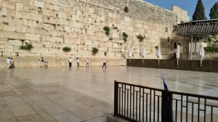 עצוב: רחבת הכותל המערבי ריקה מאדם ביום ירושלים