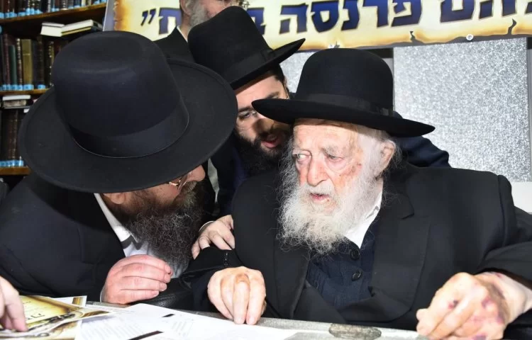 מרן שר התורה הגר"ח קנייבסקי לישיבות: "להמשיך ללמוד תורה מגנא ומצלא" מרן שר התורה הגר"ח קנייבסקי לישיבות: "להמשיך ללמוד תורה מגנא ומצלא"