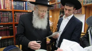 הפוסק הגרי"א דינר: "להפסיק באמצע שמונה עשרה ולרוץ למרחב המוגן"