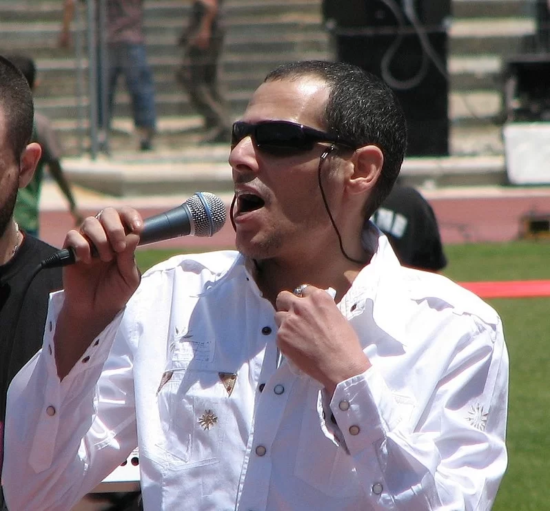 הזמר ישי לוי סיים להניח תפילין ואז נחתה רקטה בחצר הבית