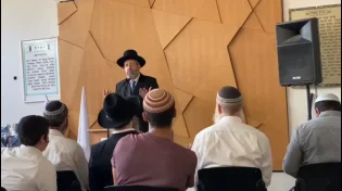 הגאון רבי דוד לאו בביקור חיזוק במכינת מעוז שהושחתה בידי פורעים בעיר לוד