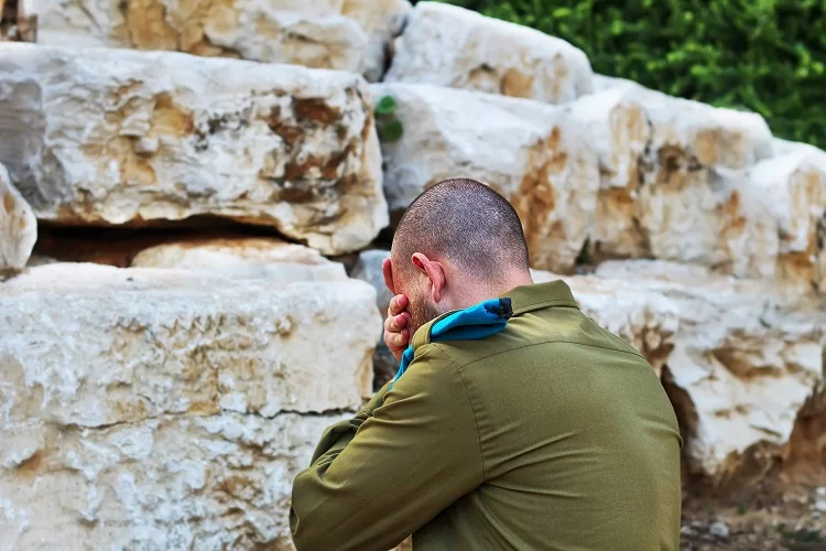החייל פרץ בבכי ושבר את הרשת: "מי יודע מה מצפה לנו שם"