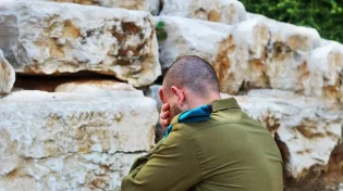 החייל פרץ בבכי ושבר את הרשת: "מי יודע מה מצפה לנו שם"