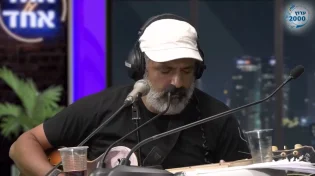"אני אחד ממיליוני שוכני עפר, אני יודע": הזמר רועי אדרי בשיר געגועים לסבתא מזל