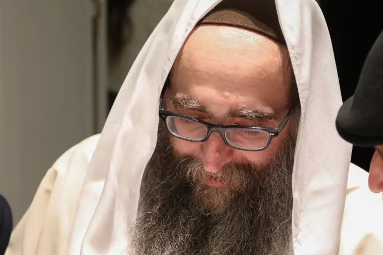 האדמו"ר רבי יאשיהו פינטו מבאר: "ישנה קליפה מתחת לנשמה"