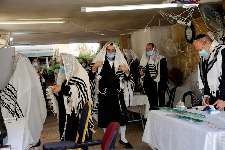 משרד המשפטים בוחנים את ביטול הקנסות שקיבלו מתפללים