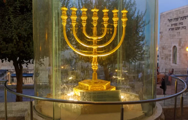 הציור הענק בבית הכנסת עדס בנחלאות נחשף הציור הענק בבית הכנסת עדס בנחלאות נחשף