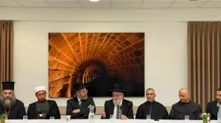 הרב הראשי במפגש עם מנהיגי הדתות בעיר עכו: ״נחצו קווים אדומים"