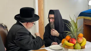 מפגש אדיר בין האדמו"ר רבי יאשיהו פינטו שליט"א לאדמו״ר מ׳סקווירא במאליבו קליפורניה