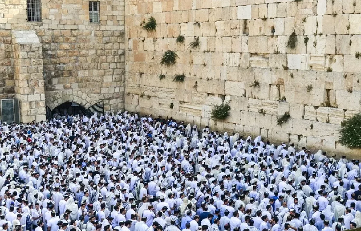 כנגד חגיגות הרפורמים: קריאה לח"כ החרדיים להגיע לתפילה בכותל