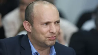 סקר חדש מגלה: 86% מהחרדים לא מאמינים לנפתלי בנט שימנע פגיעה בנושאי הדת