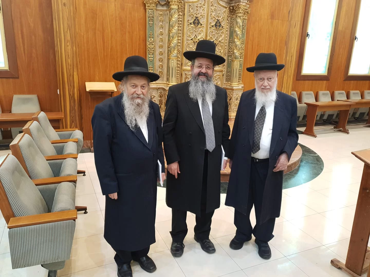 תמונה נדירה: האחים הקדושים ביקרו אמש בהיכל בית המדרש